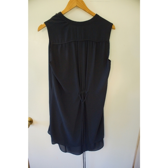 🚨LAST CHANCE - Closing closet🚨 H&M Sleeveless Dress - Picture 2 of 4